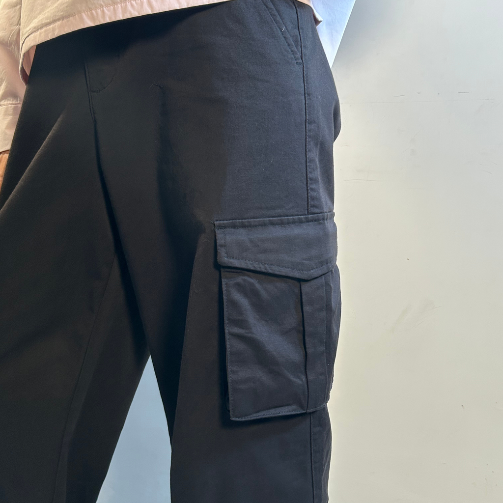Sleek Jet Black Cargo Pants: Urban Edge Meets All-Day Ease