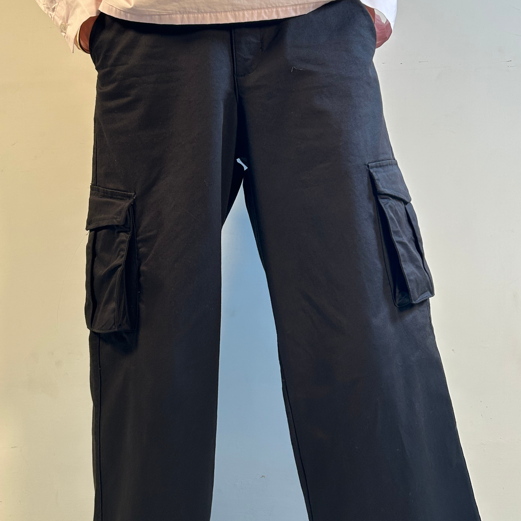 Sleek Jet Black Cargo Pants: Urban Edge Meets All-Day Ease