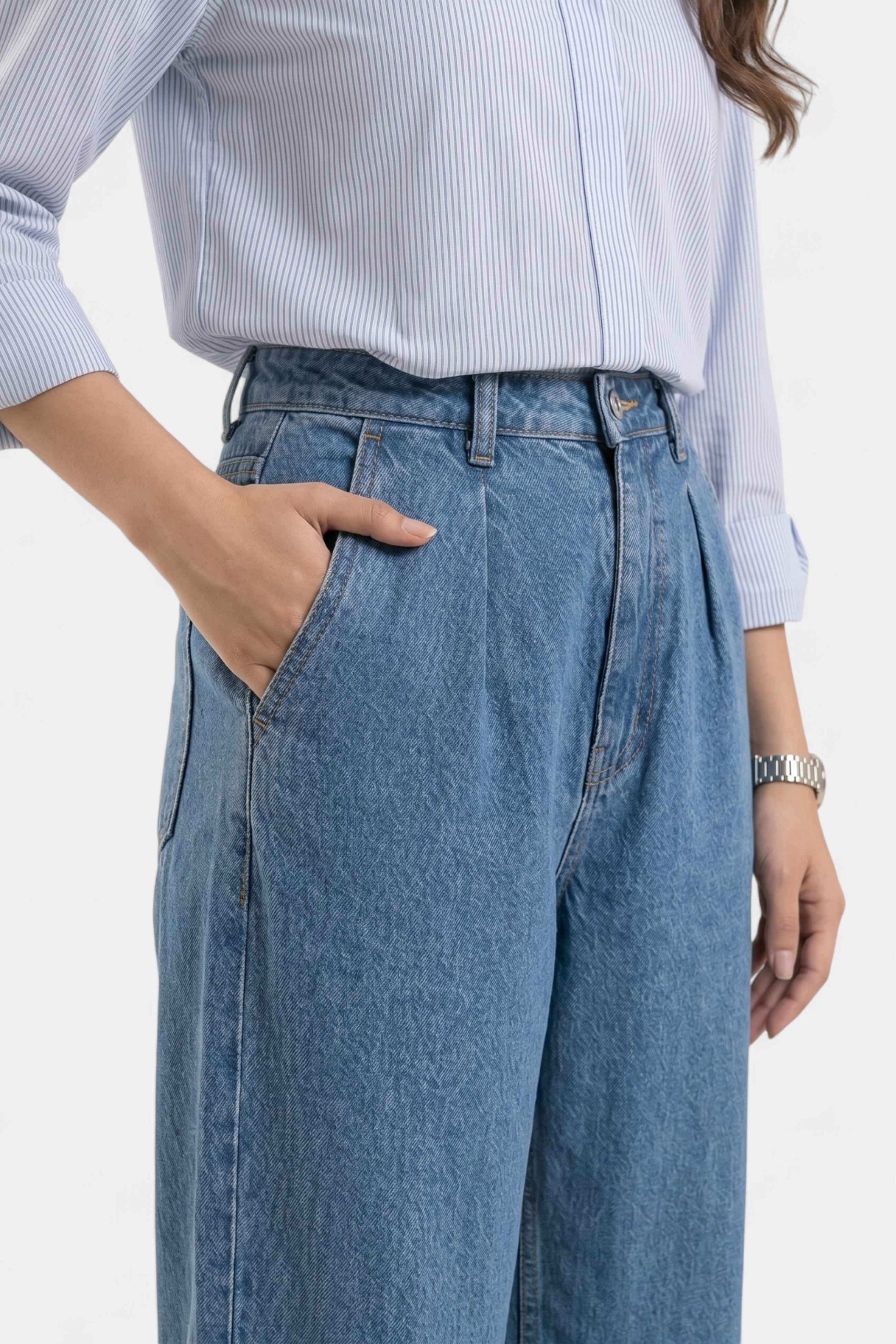 Loose Fit Denim Jeans lifestyle photo — Pakistani women's outfit | MannMoji